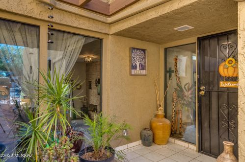 840 Placita Del Mirador, Tucson AZ  85718-1957 exterior