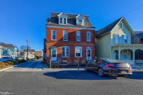 131 Chestnut St, Hanover, PA 17331-2247
