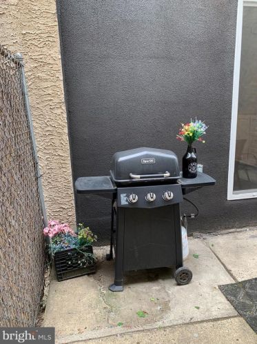 1411 19 St, Philadelphia PA 19146-4655 exterior