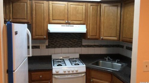 1040 Burke Ave, Bronx NY  10469-3804 exterior