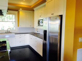 1702 30th Ave, Seattle WA  98122-3218 exterior