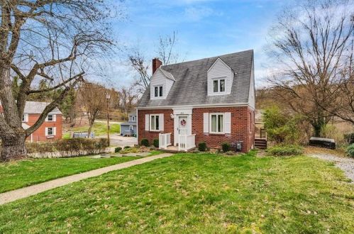 262 Camberwell Dr, Pittsburgh, PA 15238-2653