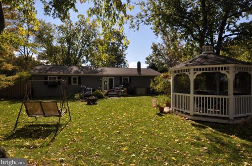 4 Hanover Dr, Cookstown NJ 08511-1005 exterior