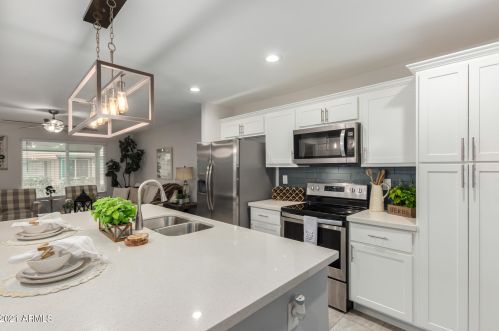 2502 22 Ave, Phoenix AZ 85009-1926 exterior