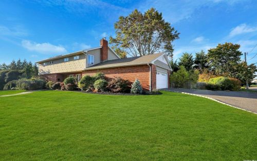 100 Cedar Ln, Babylon, NY 11702-3806