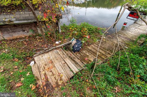 7515 Brightwater Bch Rd, Glen Burnie MD 21060-8410 exterior