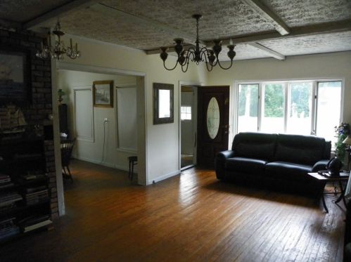 88 Berwick Rd, Springfield MA 01106-2612 exterior