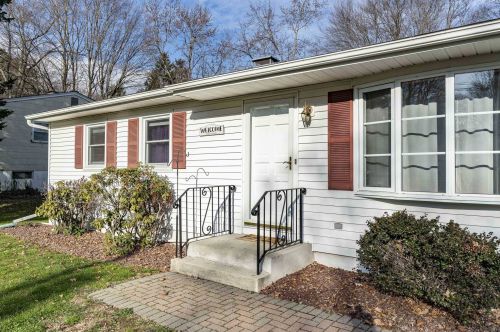 22 Cardinal Dr, Poughkeepsie, NY 12601-5719