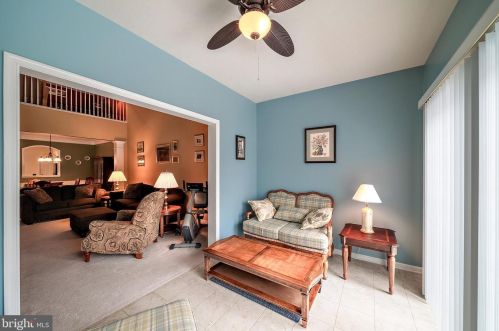 232 Sparrow Dr, Trenton NJ 08690-2461 exterior