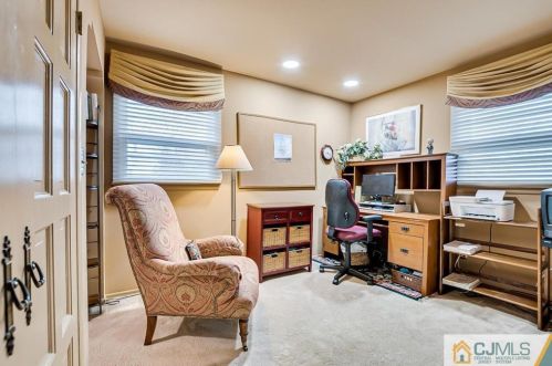 68 Monroe Ave, Edison NJ 08820-3724 exterior