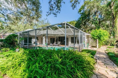 11506 Louvre Pl, Tampa FL 33617-2447 exterior