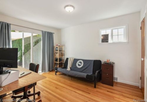 405 Tacoma St, Clawson MI  48017-1916 exterior