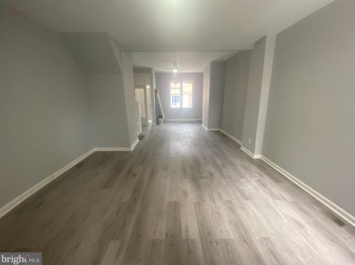 3250 6th St, Philadelphia PA  19140-5643 exterior