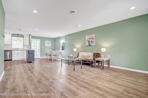 8 Leighton Ln, Lakehurst NJ  08759-6711 exterior