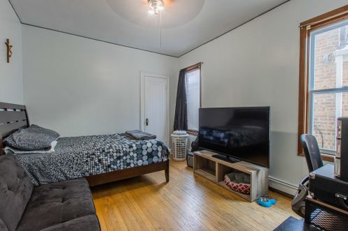 6343 Tripp Ave, Chicago IL 60646-4524 exterior