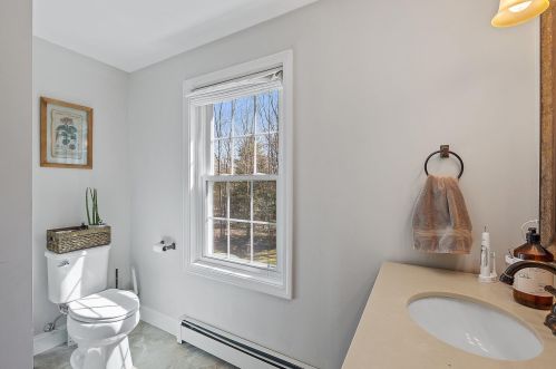 5 Spillway Ln, Concord NH 03301-8303 exterior