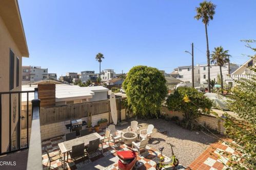 128 Camarillo Ave, Oxnard CA  93035-4605 exterior