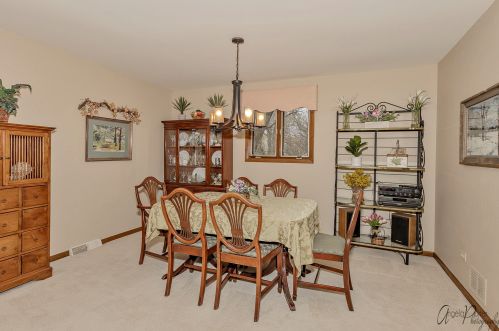 2041 Alta Vis Dr, Waukegan IL 60087-4058 exterior