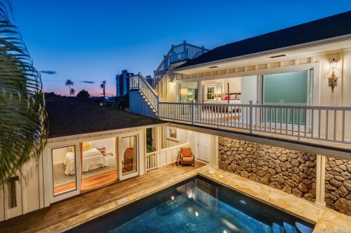 3041 Hibiscus Dr, Honolulu, HI 96815-4724