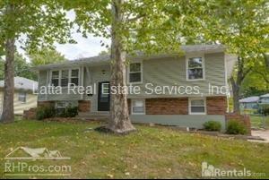 13219 Craig Ave, Grandview MO  64030-3261 exterior