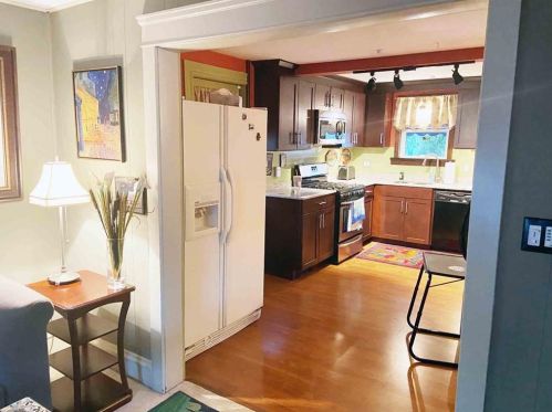 14 Aventine Ave, Providence RI 02904-1211 exterior