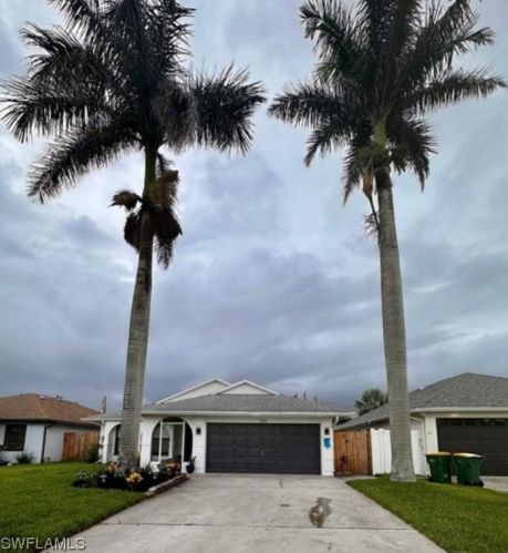 754 105 Ave, Naples FL 34108-1842 exterior