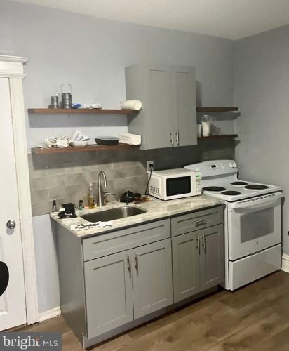 1839 68 St, Philadelphia PA 19142-1322 exterior