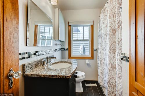 1051 Cumberland St, Saint Paul MN 55117-4870 exterior