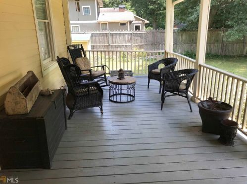 1528 Cambridge Ave, Atlanta GA 30337-2110 exterior