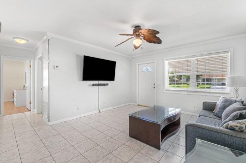 219 24 Ave, Boynton Beach FL 33435-6752 exterior