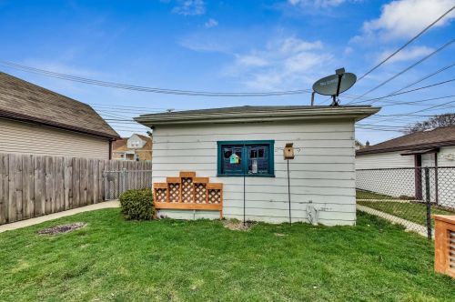 6712 Devon Ave, Chicago IL 60646-3703 exterior