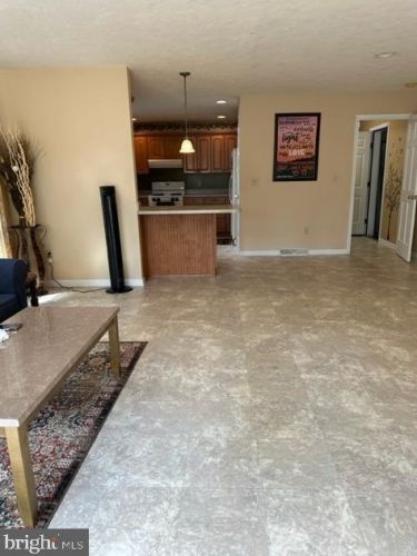 381 Thornhill Dr, Hanover PA  17331-7976 exterior