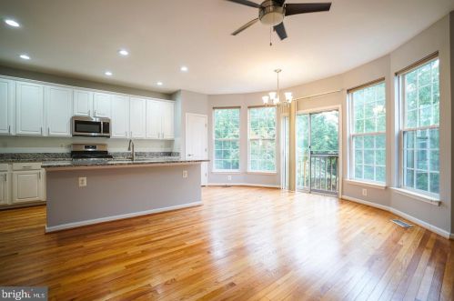 6727 Applemint Ln, Alexandria VA  22310-2650 exterior