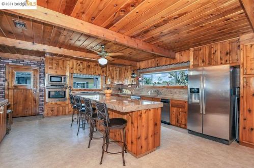 2884 Ln Dr, Concord CA 94518-2106 exterior