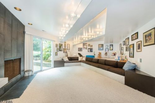 17 Coddington Ter, Livingston NJ 07039-3632 exterior