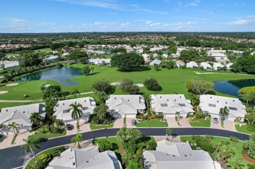 6221 Greenspointe Dr, Boynton Beach FL 33437-4915 exterior