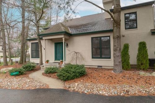 1321 Bridge Water Way, Mishawaka, IN 46545-4071