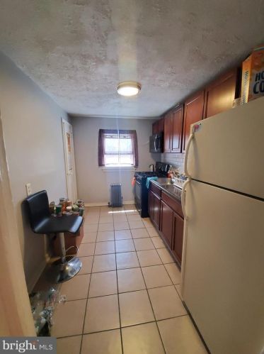 253 Grand Ave, Camden NJ 08105-2151 exterior