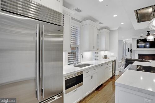 420 3rd St, Washington DC  20003-1930 exterior