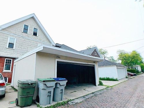 2966 Prospect Ave, Milwaukee, WI 53211-3344