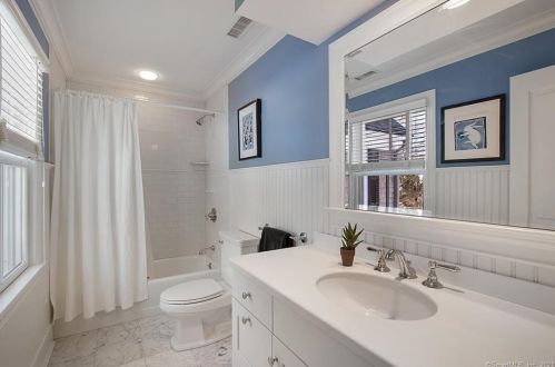 97 Whipstick Rd, Wilton CT 06897-1232 exterior