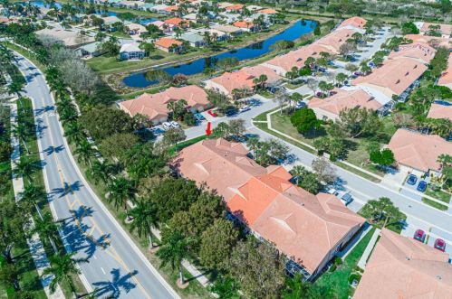 8602 Logia Cir, Boynton Beach FL 33472-7112 exterior