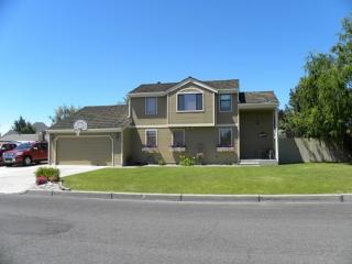 215 F St, Ephrata, WA 98823-1943
