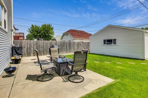 4135 Melvina Ave, Chicago IL 60638-3512 exterior