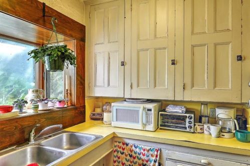 199 Rochambeau Ave, Providence RI 02906-1909 exterior