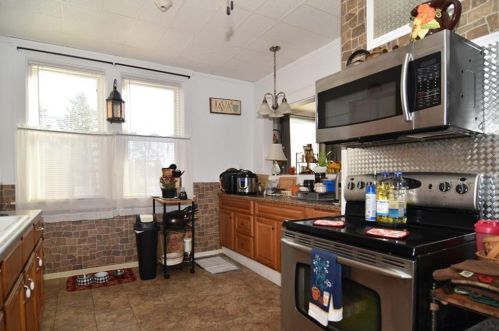 832 Elm St, Woonsocket RI 02895-3507 exterior