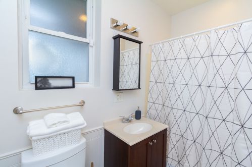 7611 Michigan Ave, Chicago IL 60619-6631 exterior