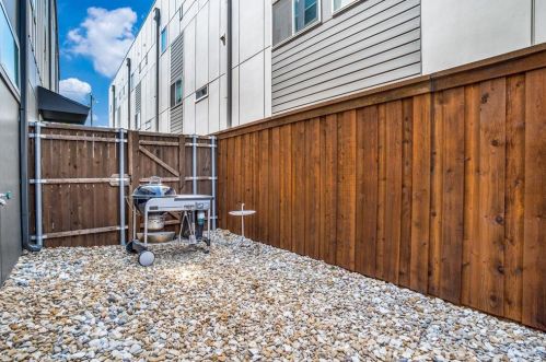 2314 Carroll Ave, Dallas TX  75204-3606 exterior