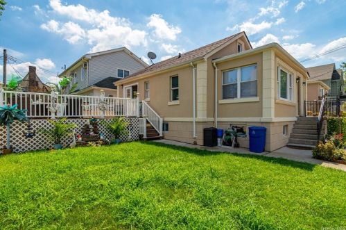 3096 Fearn Pl, Bronx, NY 10465-4136