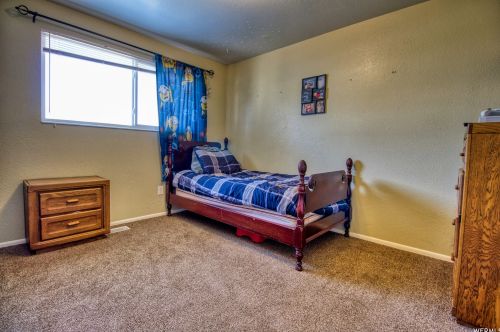 3728 Atmore Rd, Taylorsville UT 84084-1401 exterior